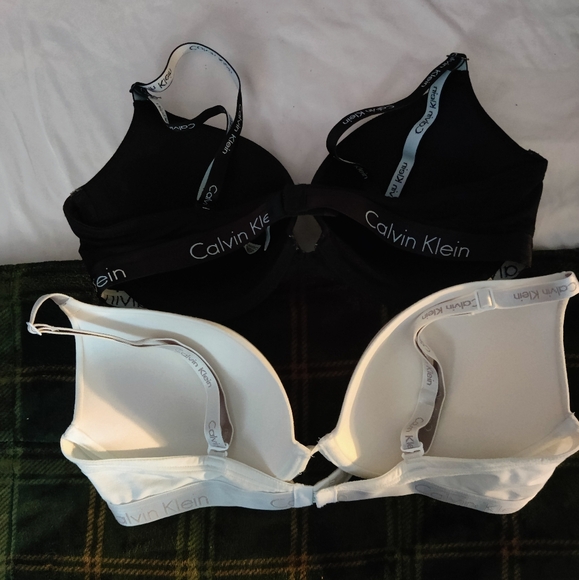 2 calvin klein bras (36D) - Picture 3 of 3